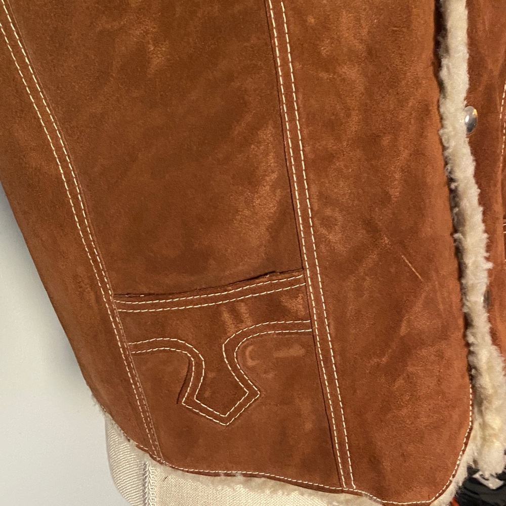 Vintage Brown Suede Shearling-Lined Vest - Picture 3 of 11